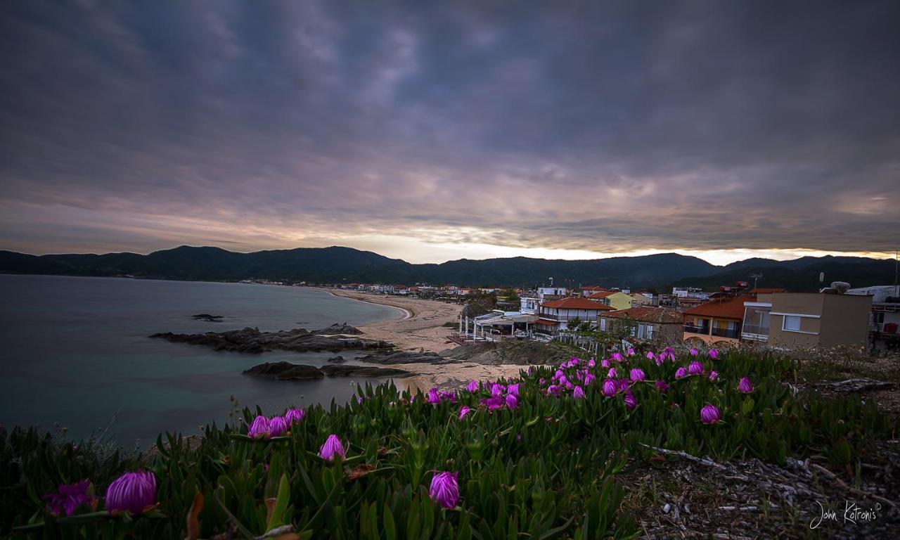 House Kostas On The Beach 사르티 외부 사진
